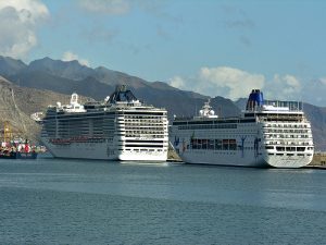 cruise ships canary islands