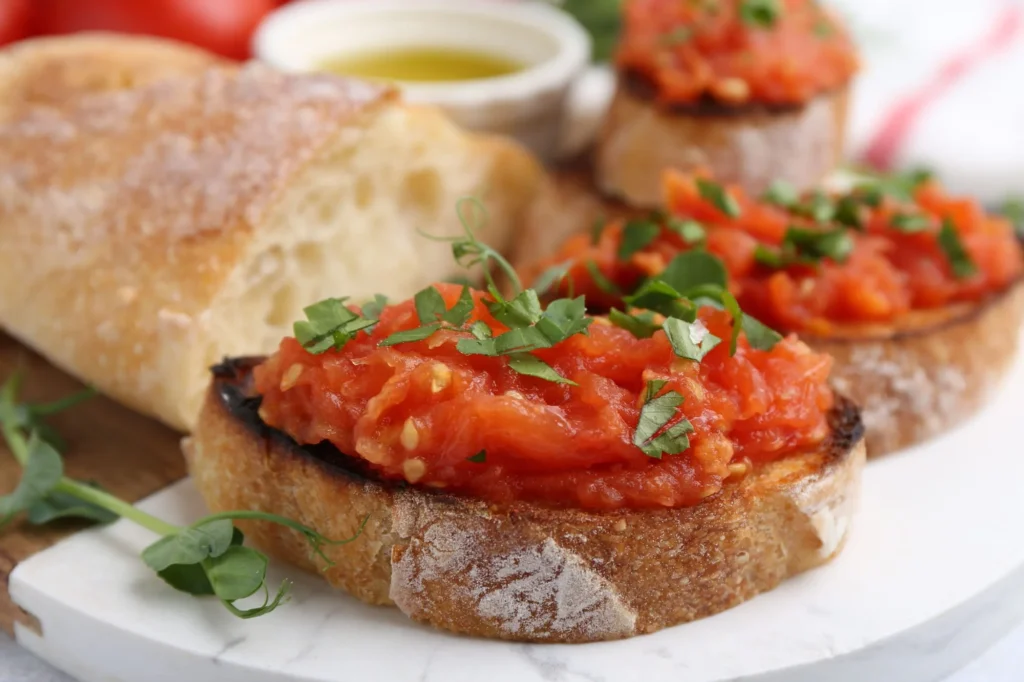 tostada con tomate